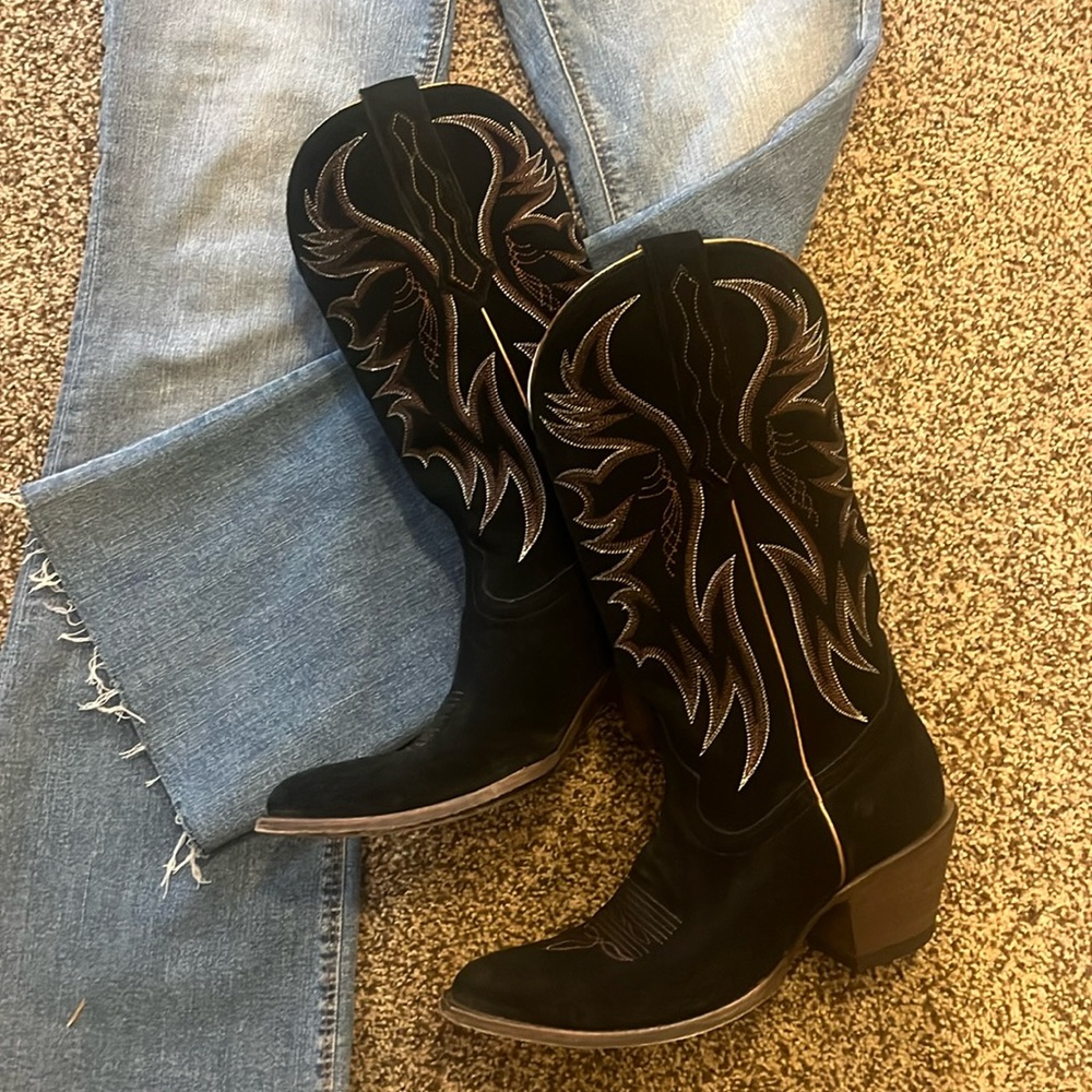 Idyllwind black suede boot like new 8.5